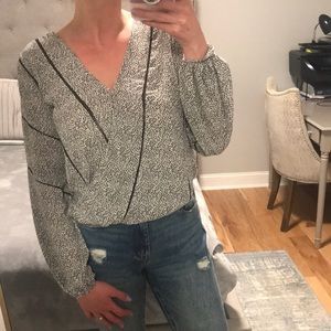 V neck black and white long sleeve top